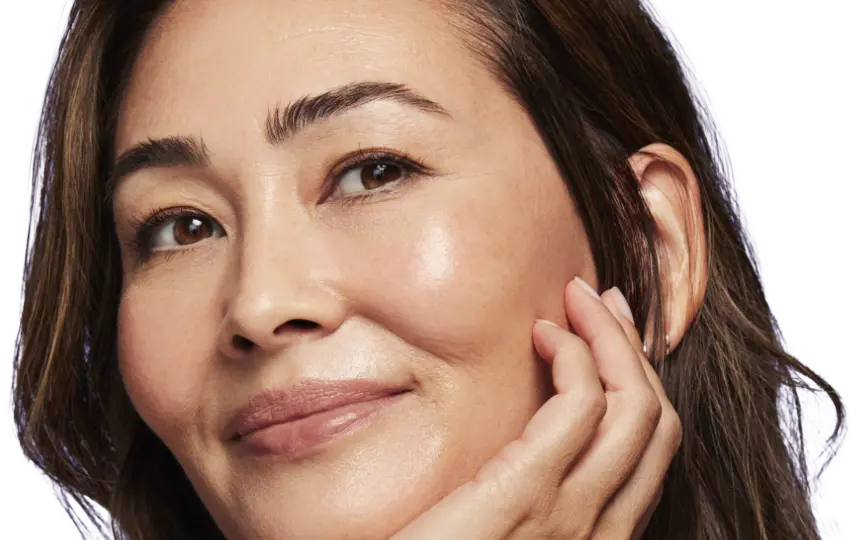 Close up of a woman resting her chin on her hand